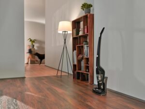 AEG Serie 3000 Ergorapido CX7-2-45MÖ 2in1 Akku Staubsauger, 50% Recyclingmaterial, beutellos, bis zu 45 min Laufzeit, freistehend, wendig, Bürstenreinigungsfunktion, LED, 0.5L, schwarz